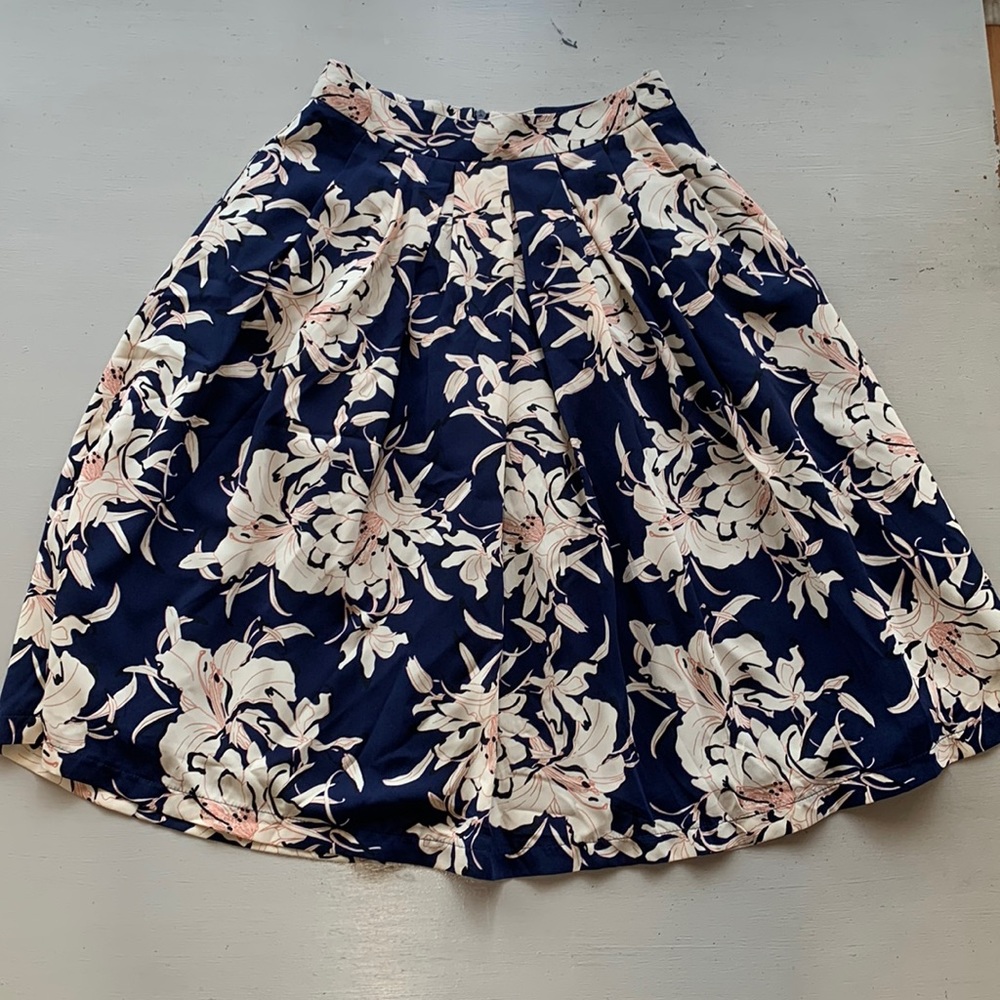 Navy floral pleated ASTR skirt